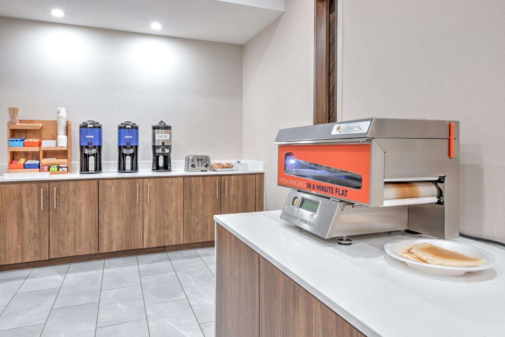 Holiday Inn Express Hotel & Suites Dallas West By Ihg Dış mekan fotoğraf