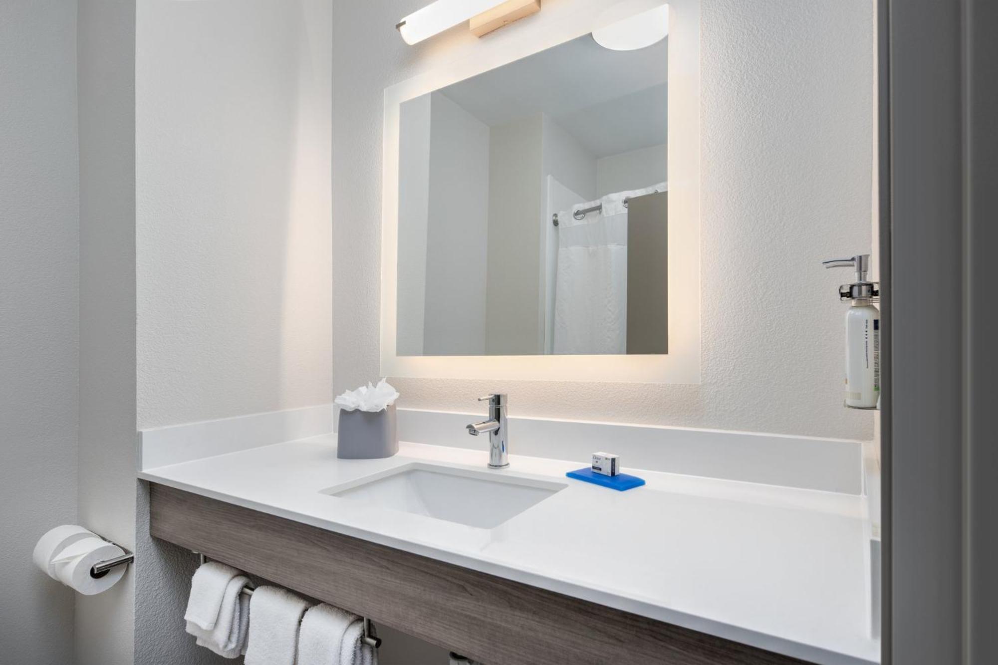 Holiday Inn Express Hotel & Suites Dallas West By Ihg Dış mekan fotoğraf