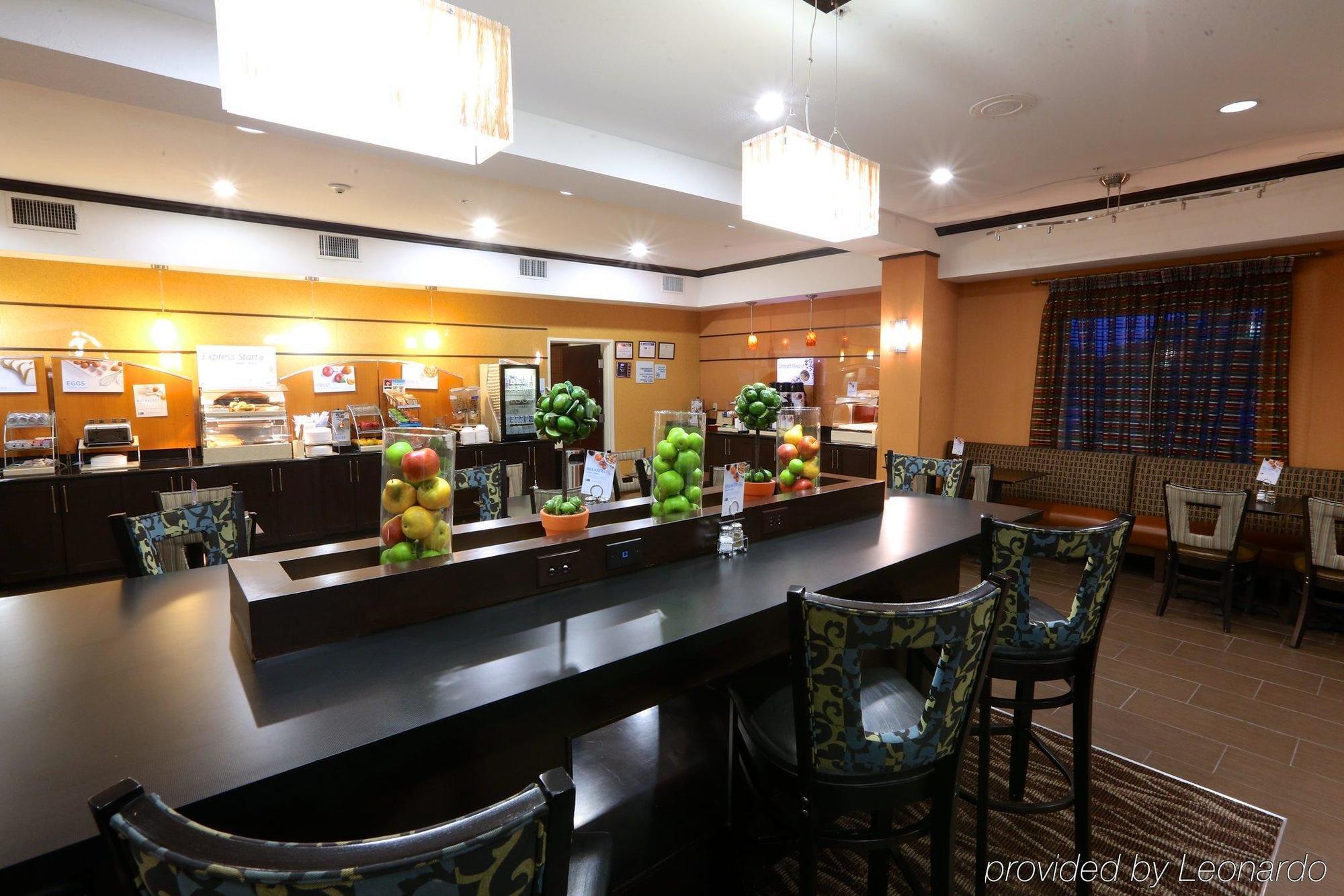 Holiday Inn Express Hotel & Suites Dallas West By Ihg Dış mekan fotoğraf