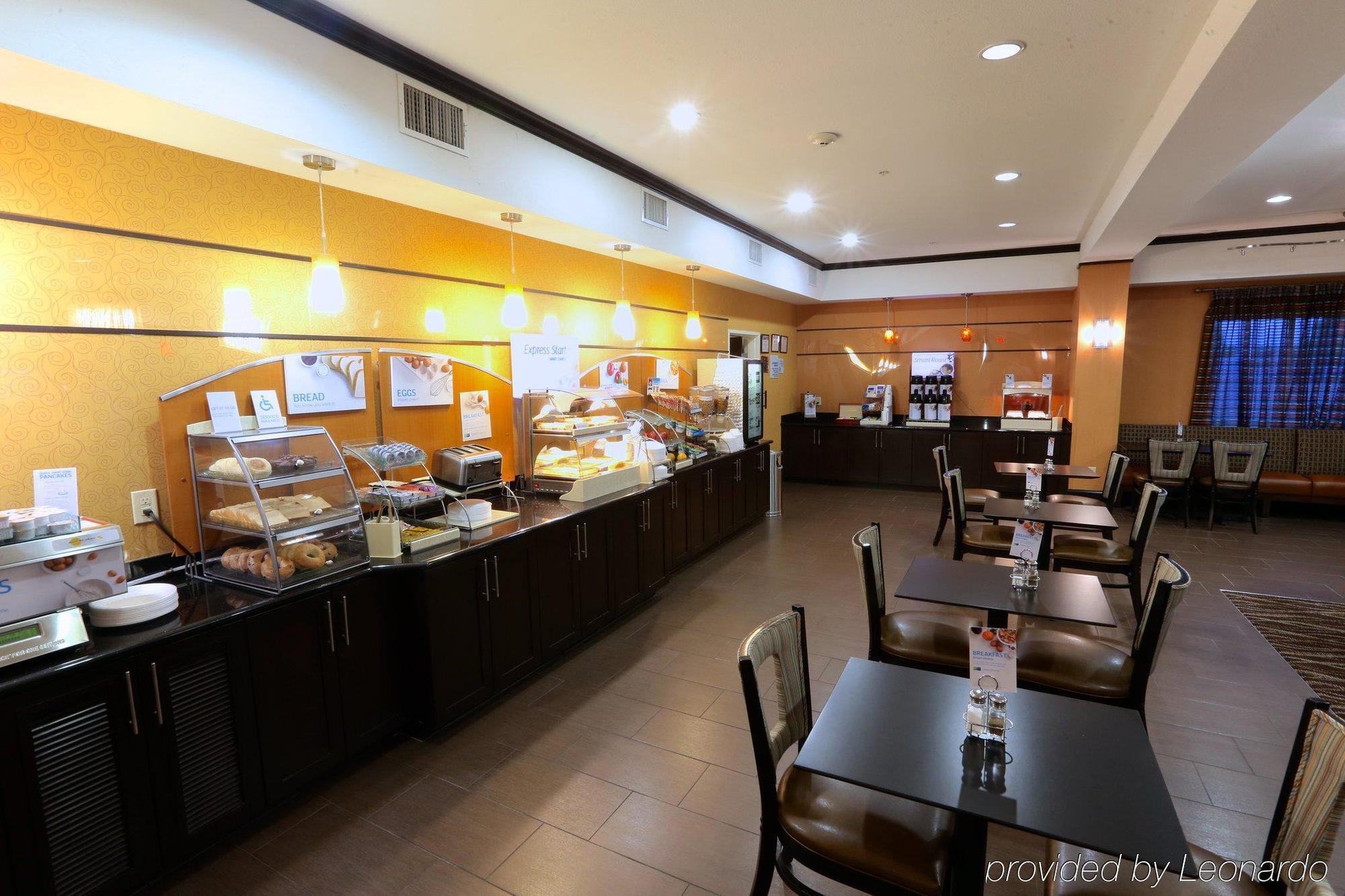 Holiday Inn Express Hotel & Suites Dallas West By Ihg Dış mekan fotoğraf