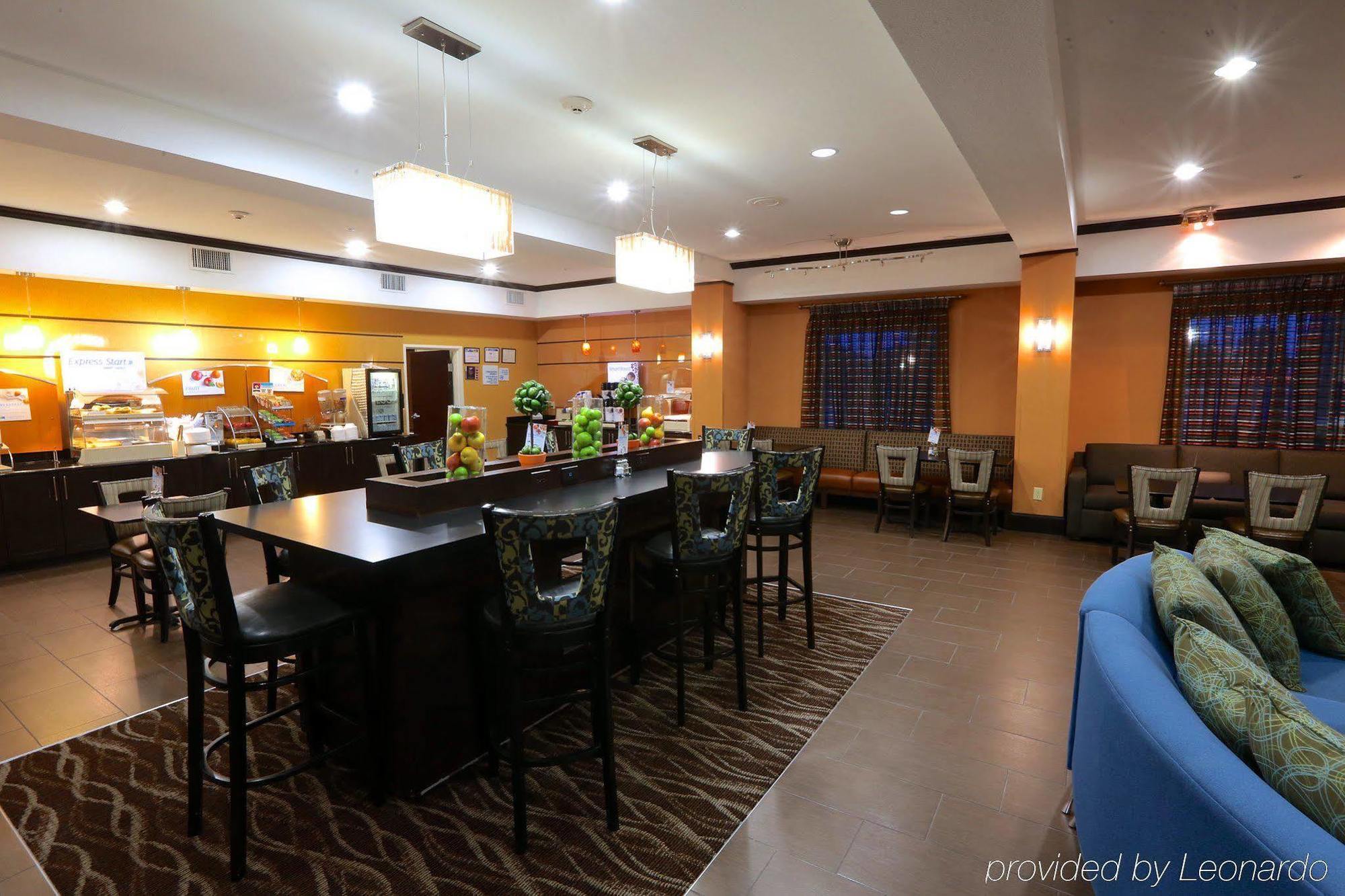 Holiday Inn Express Hotel & Suites Dallas West By Ihg Dış mekan fotoğraf