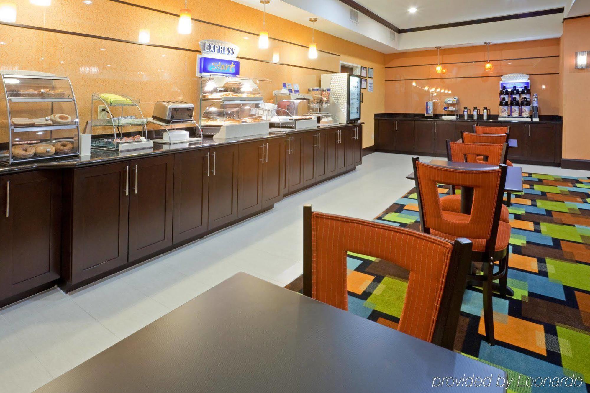 Holiday Inn Express Hotel & Suites Dallas West By Ihg Restoran fotoğraf