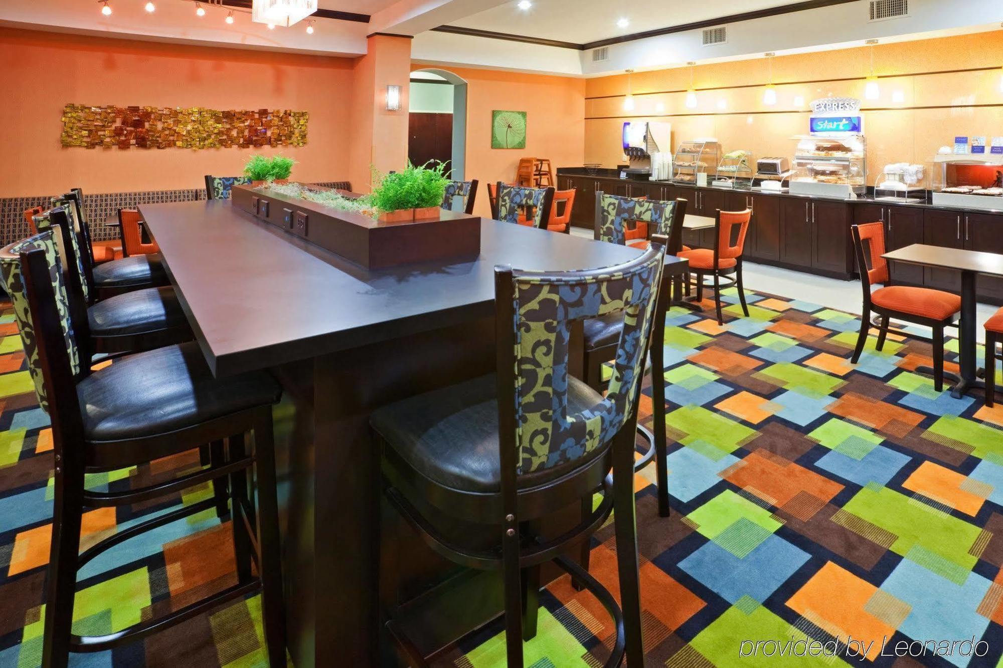 Holiday Inn Express Hotel & Suites Dallas West, An Ihg Hotel Restoran fotoğraf